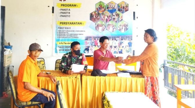 Pastikan Tepat Sasaran, Babinsa Desa Bontorappo, Dampingi Penyaluran Bansos