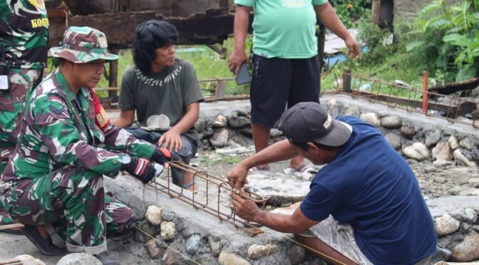 Lestarikan Budaya Gotong Royong, Satgas TMMD Kodim 1311/Morowali Bersama Warga Bangun Rumah Warga