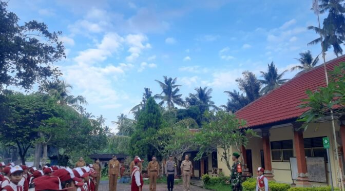 Pimpin Upacara Di SDN Sulang, Sertu Nyoman Suarsana Sampaikan Pesan Ini