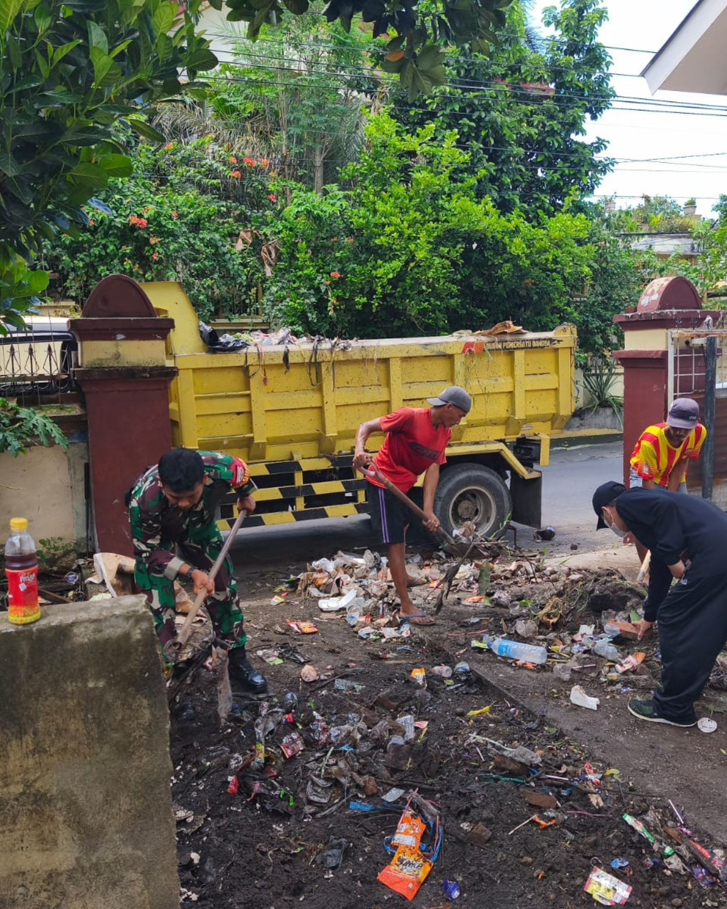 Aksi Bersih-Bersih di Kekalik Jaya: Langkah Proaktif Hadapi Ancaman Banjir
