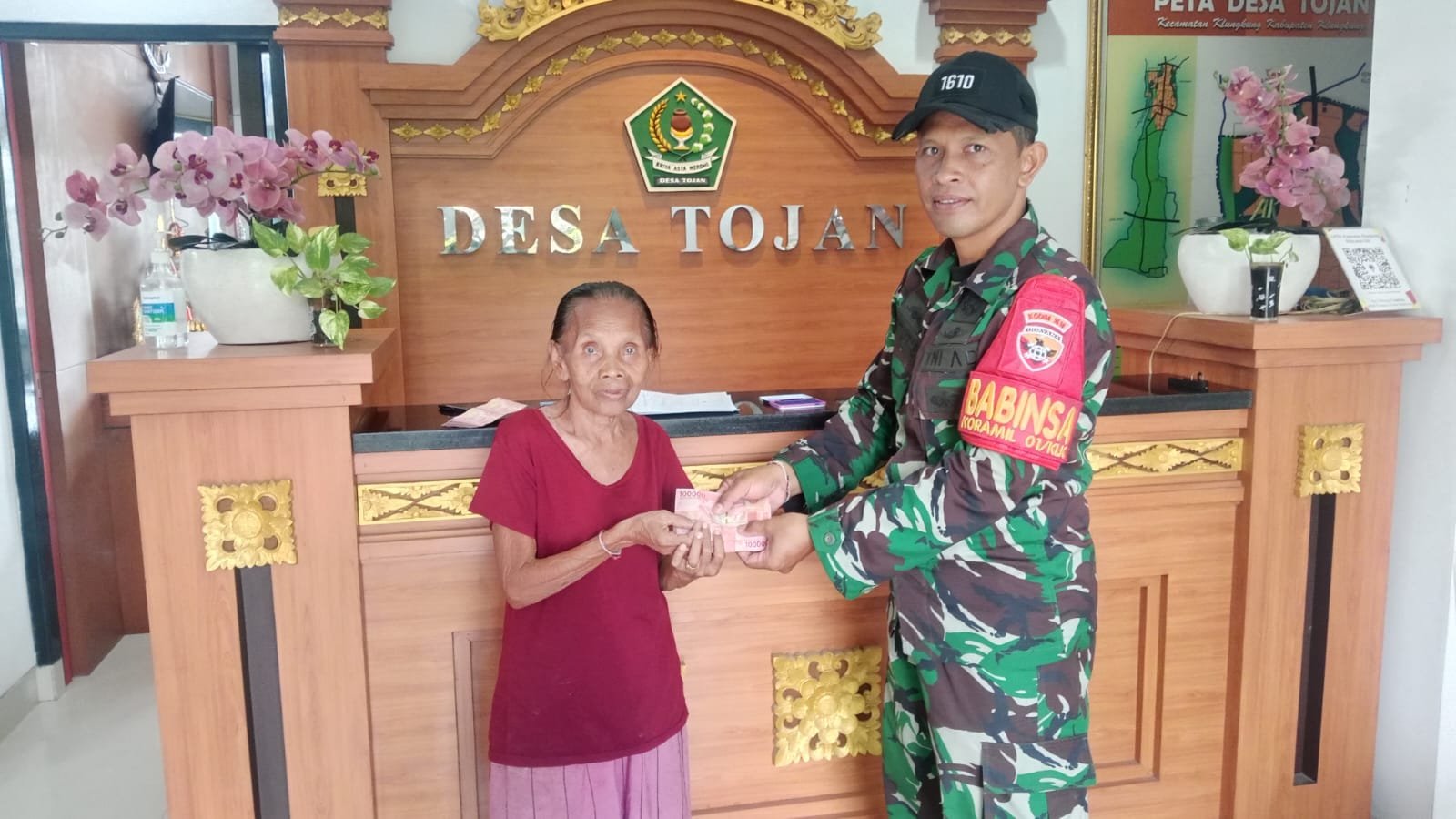 Pemerintah Desa Tojan Salurkan BLT DD: Babinsa Ingatkan Warga Manfaatkan Secara Bijak