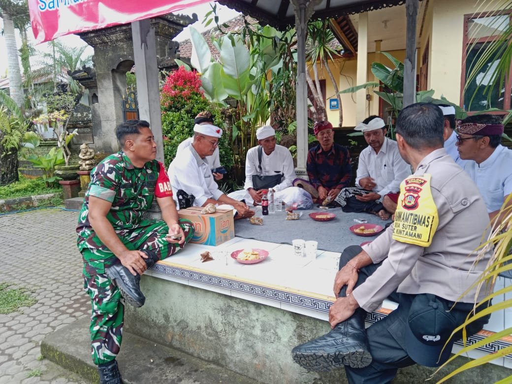 Sinergi TNI-Polri Amankan Piodalan Purnama di Desa Suter Bangli